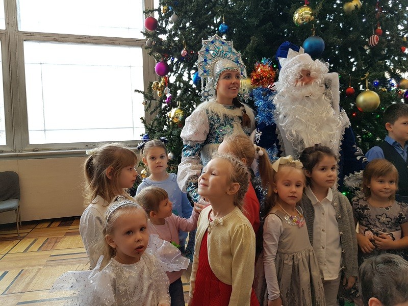 Дети сотрудников Управления МЧС Южного округа Столицы посетили Новогоднее представление в Культурном центре «ЗИЛ»
