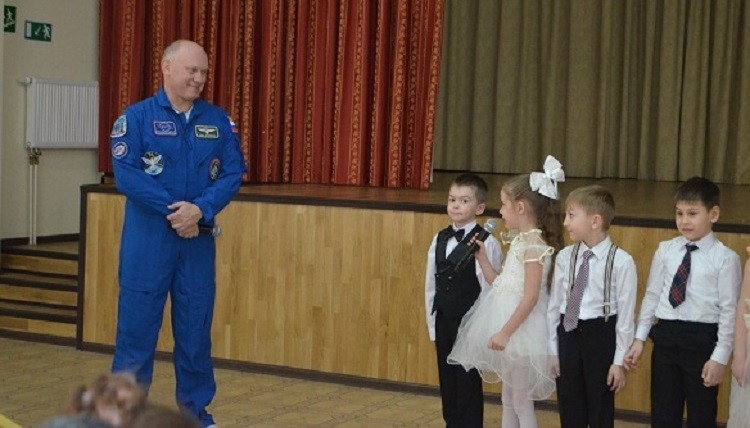 Встреча с космонавтом-испытателем прошла в образовательном учреждении № 667