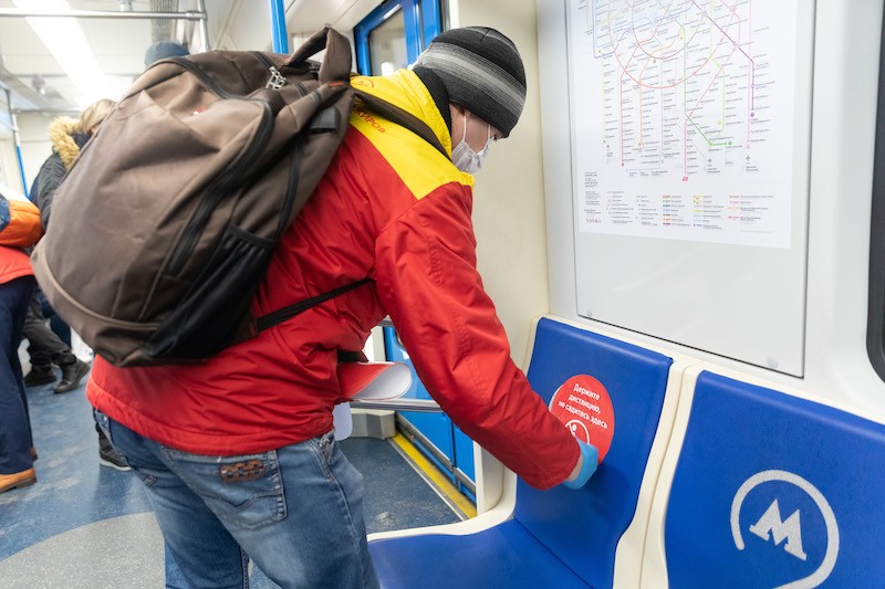 В метро и на МЦК появится предупреждающая разметка для соблюдения дистанции