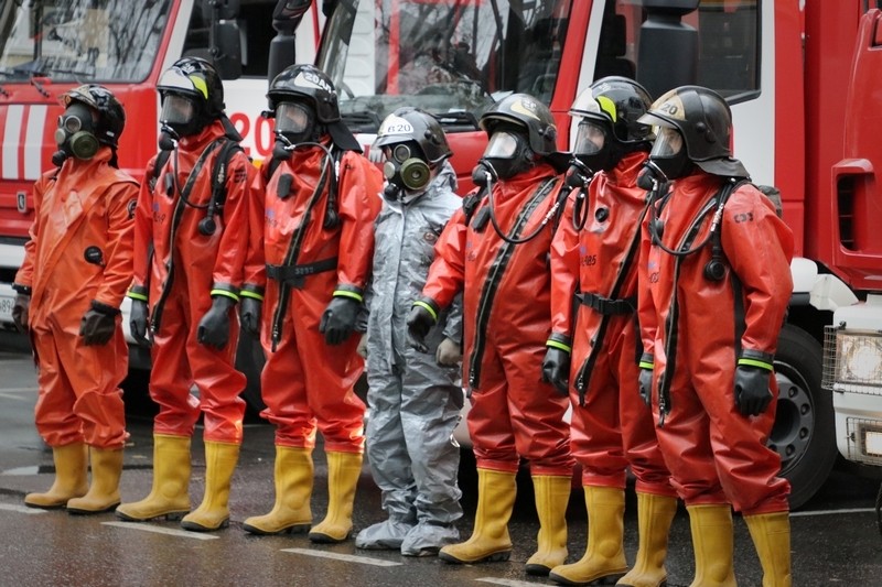 Пожарные 20 пожарно-спасательной части провели тренировку по ликвидации ЧС с разливом АХОВ