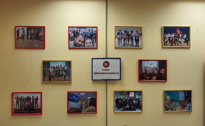 В школе № 2001 открылась выставка фотографий отряда «Совет Единомышленников»