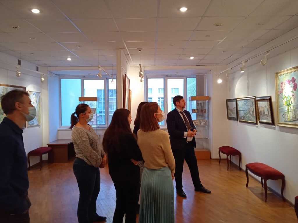 Русский взгляд: встречу с отечественным художником провели в Центре культуры и спорта
