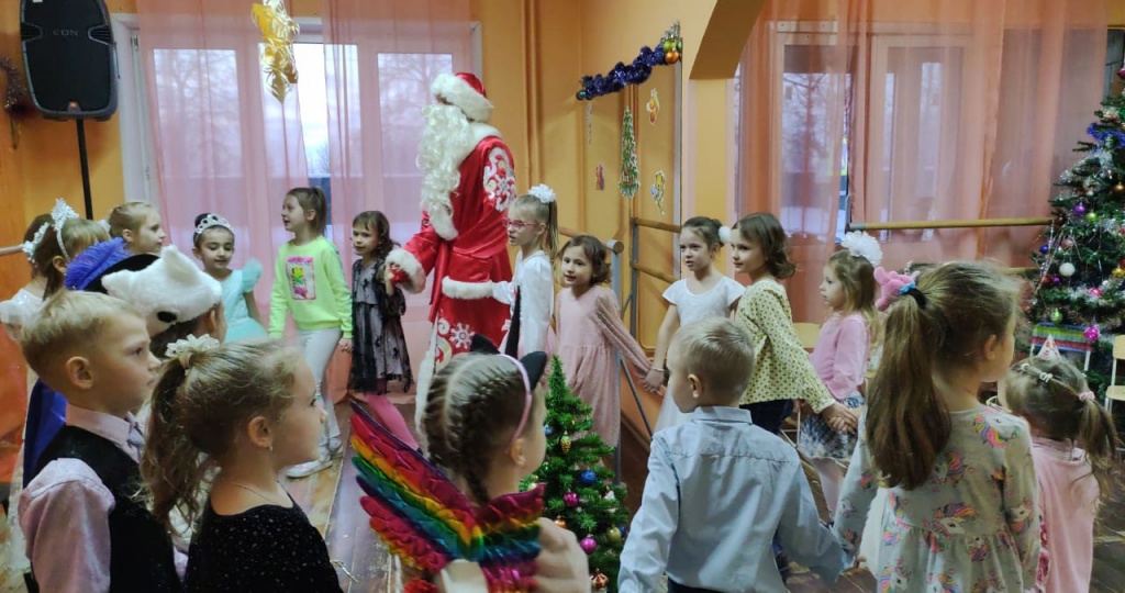 Центр досуга «НЕО-XXI Век» провел мероприятие «Мастерская Деда Мороза»