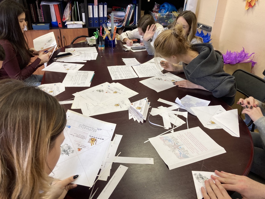 Школа №2001 приняла участие в акции «Праздничная почта»