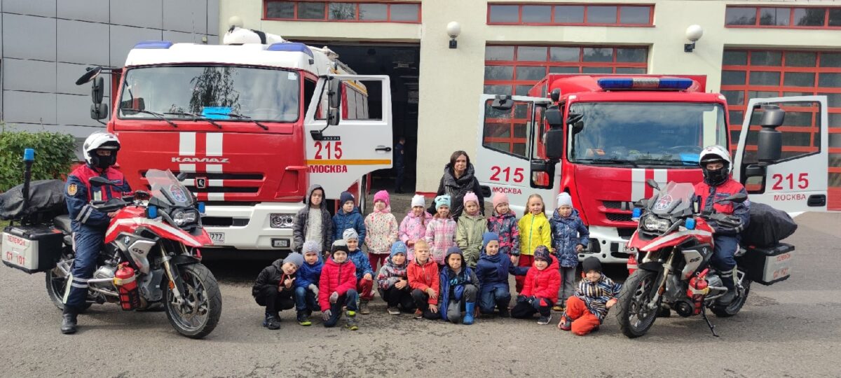 В увлекательное путешествие вместе с пожарными отправились школьники