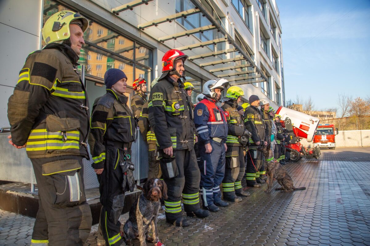 Пожарно-тактические учения прошли в школе на Юге Москвы