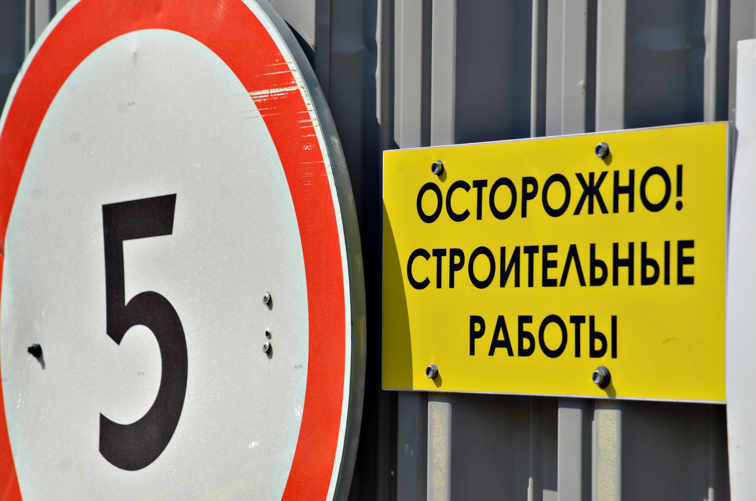 Более 20 ветхих и аварийных построек ликвидировали на юге Москвы