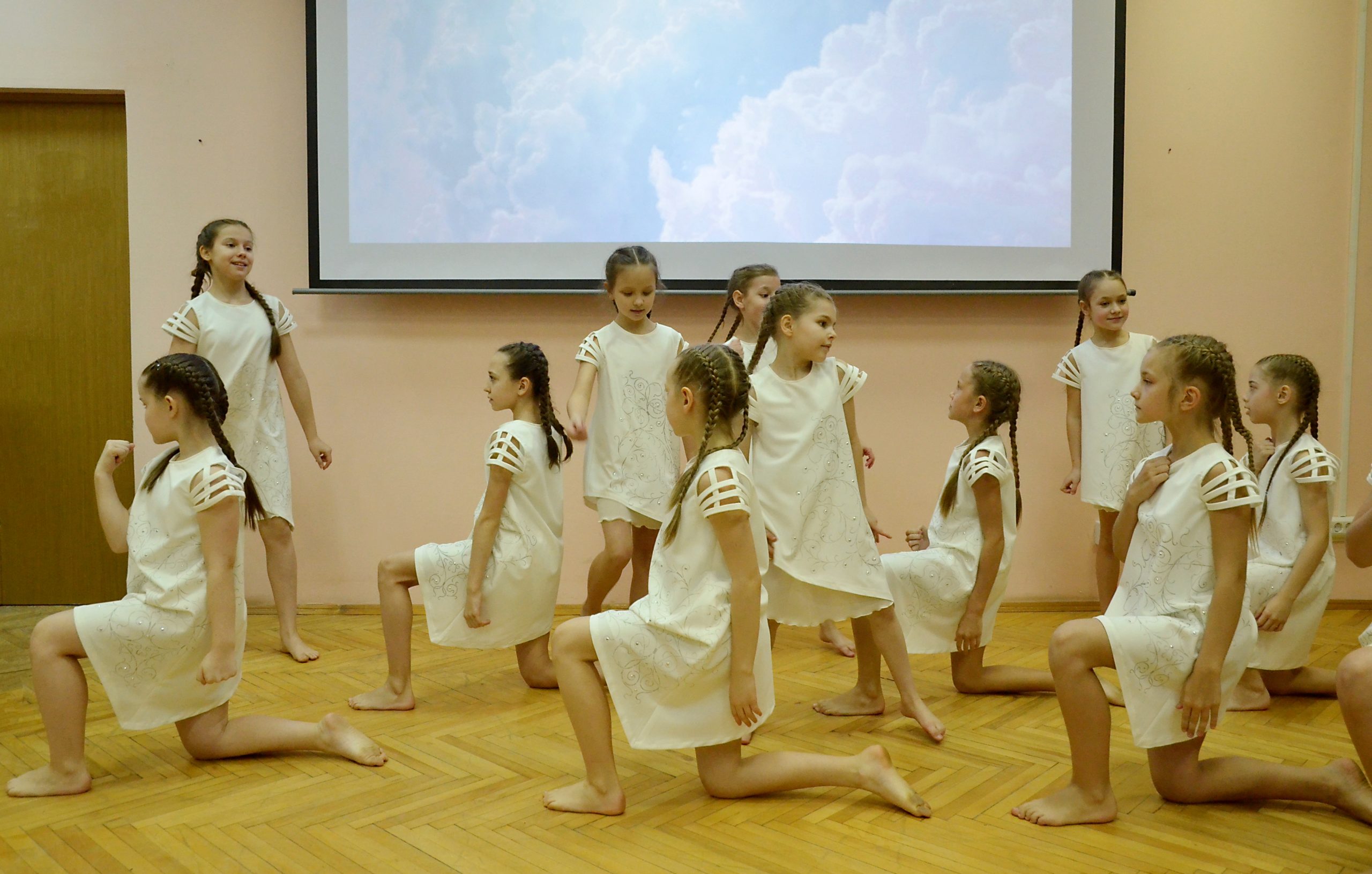 Центр «Планета семьи» пригласил подростков на занятия по танцам