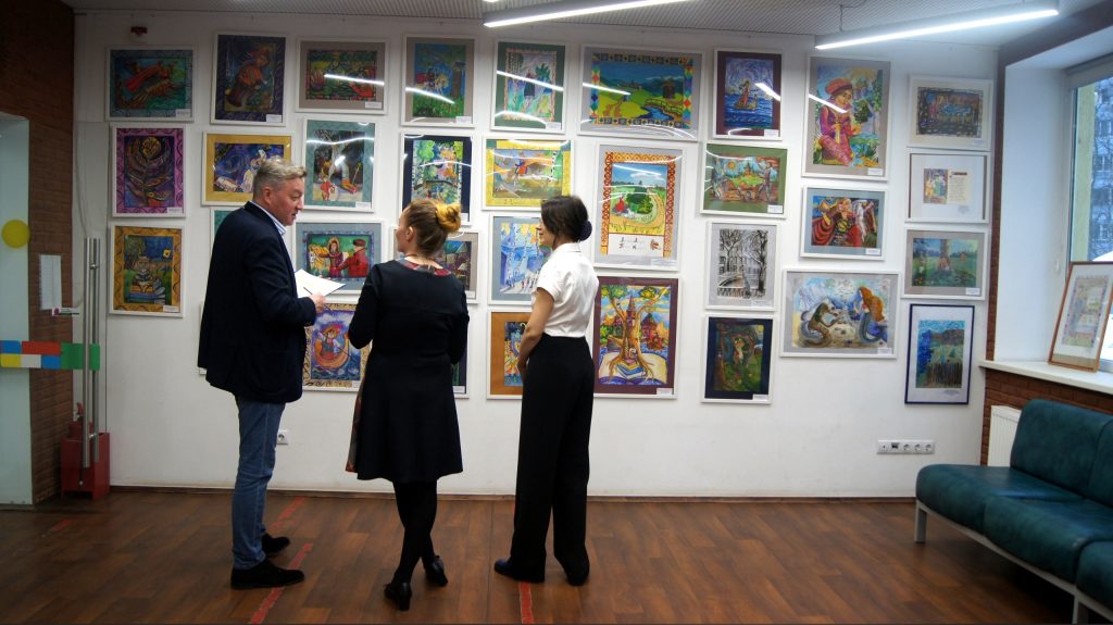 Выставка «Любимая сказка» открылась в КЦ «Дружба»