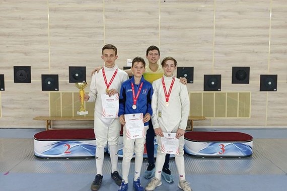 Шпажисты «Юности Москвы» взяли три медали квалификационного турнира