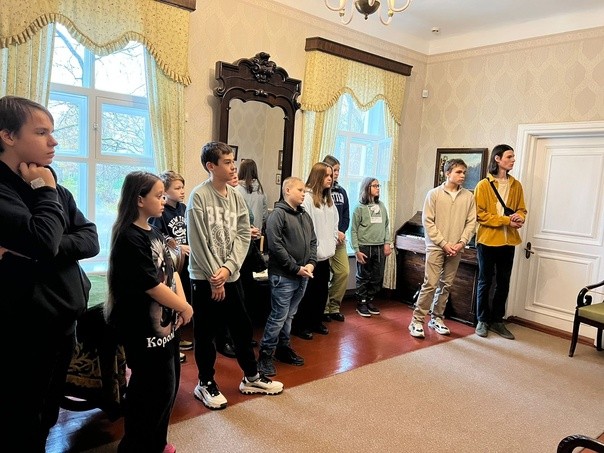 Ученики школы №667 побывали в музее-квартире Федора Достоевского