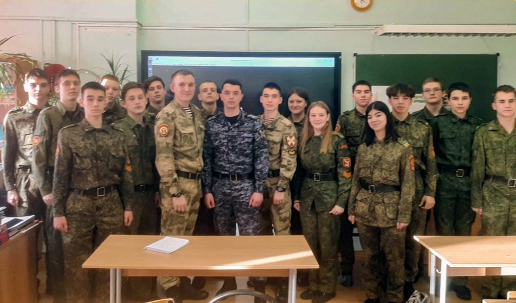 Ученики школы №2001 встретились с представителями Санкт-Петербургского института войск национальной гвардии