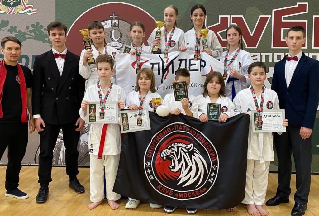 Ученики школы №2001 выиграли 18 медалей по каратэ
