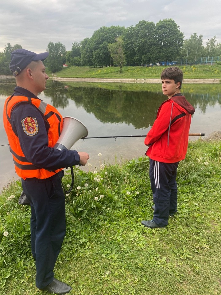 Отдыхающие узнали о правилах безопасного поведения у воды