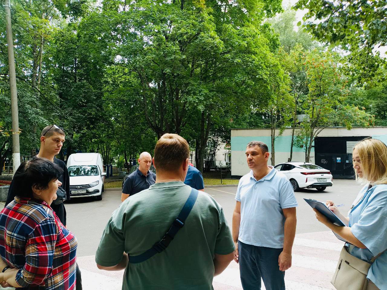 Итоги субботнего обхода дворовых территорий под руководством главы управы Сергея Волкова